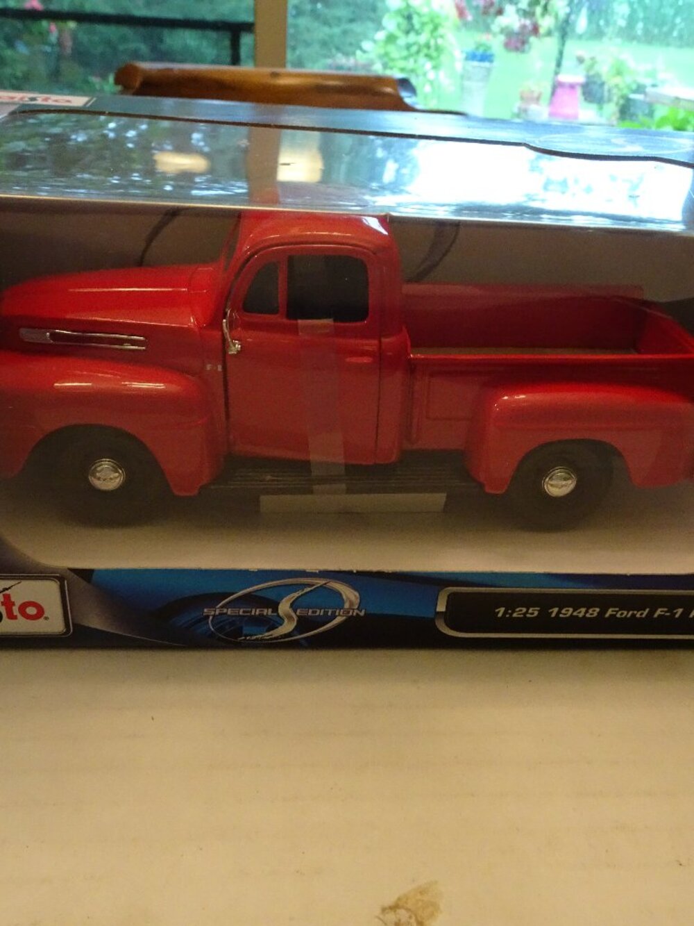 Ford F-1 Pickup Truck 1948 - Special Edition - Maisto -1:25 Scale- #01131 Red